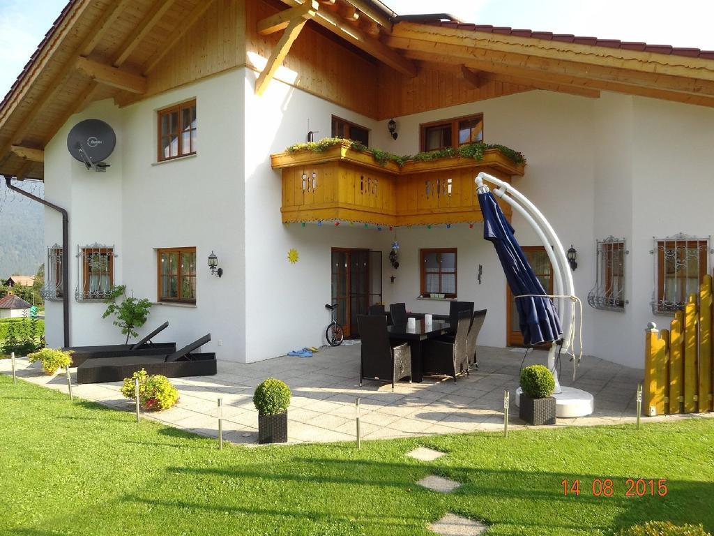 Alpen-Chalet Ehrwald Exteriör bild