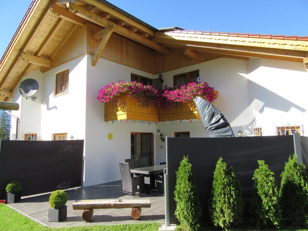 Alpen-Chalet Ehrwald Exteriör bild
