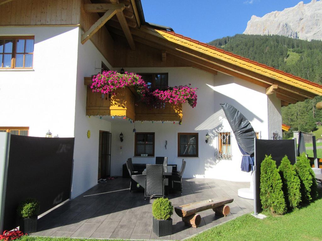 Alpen-Chalet Ehrwald Exteriör bild
