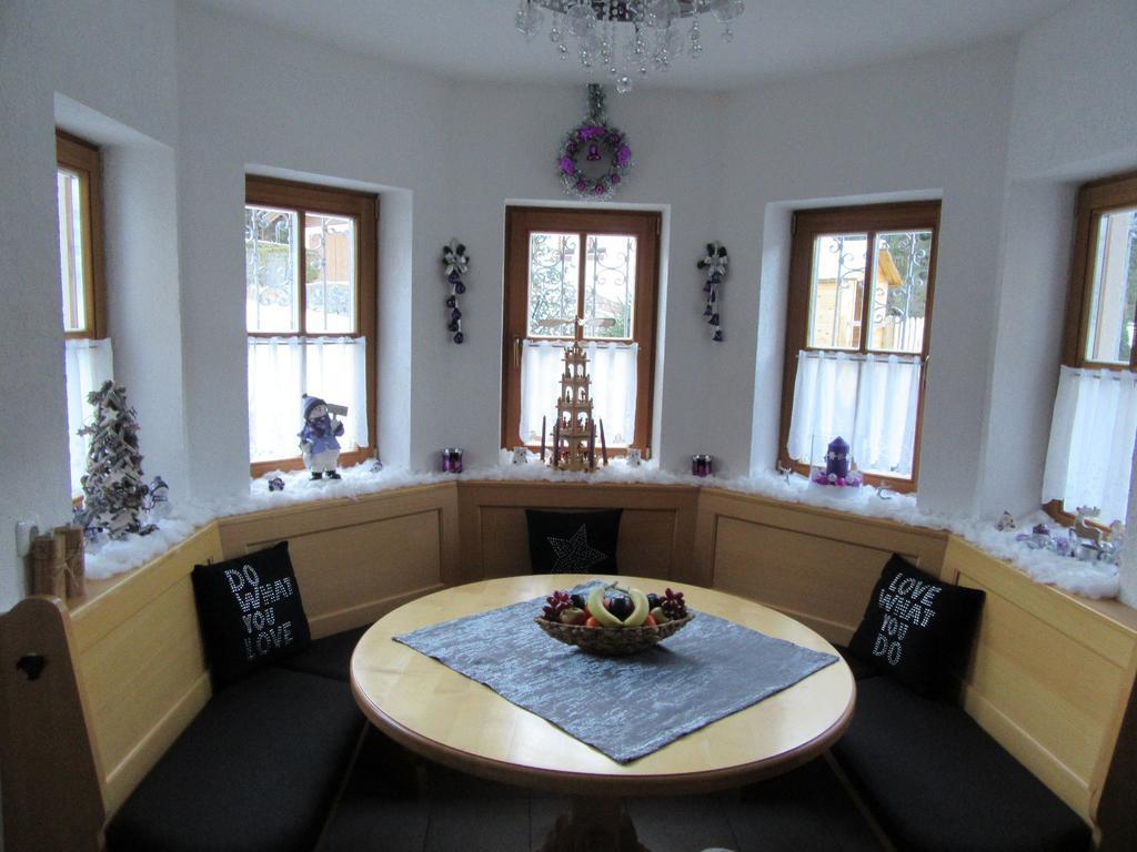 Alpen-Chalet Ehrwald Exteriör bild